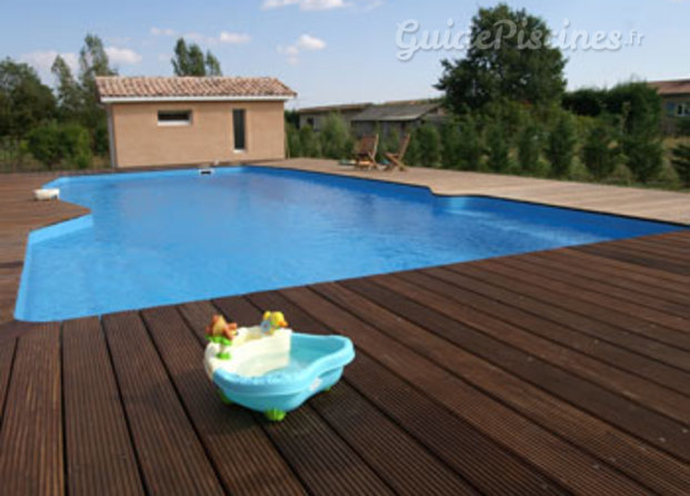Prototype de piscine avec terrasse