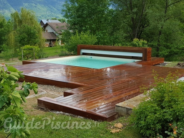Piscine en bois carrée avec terrasse en ipé (bois exotique)