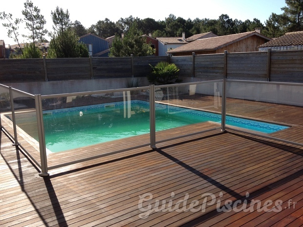 Barrière de piscine transparente en verre