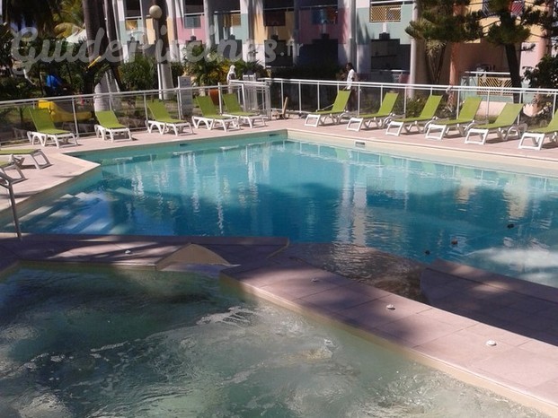 Hotel Canella beach piscine avec balnéo membrane sable